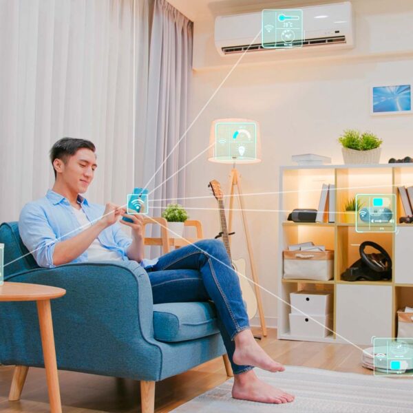 Hogar inteligente futurista con dispositivos conectados y control digital integrado